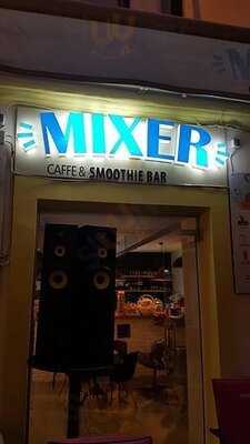 Mixer Caffe $ Smoothie Bar