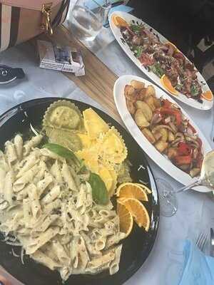 Miki's Grill & Pasta