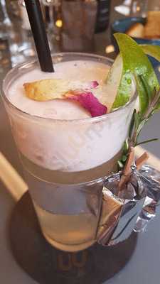 Tri Fulira Restaurant & Bar