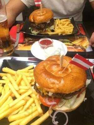 Lucky 7 Burgers & More