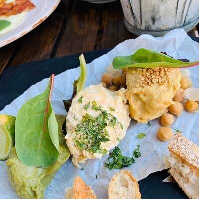 Peet And The Flat White