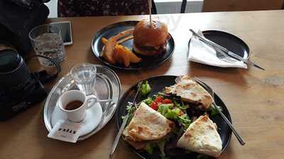 Lions Locker And Breakfast