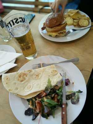 Lions Locker And Breakfast