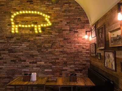 Smokey Monkies Bar-bq