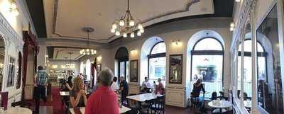 Hauer Cukrászda és Kávéház