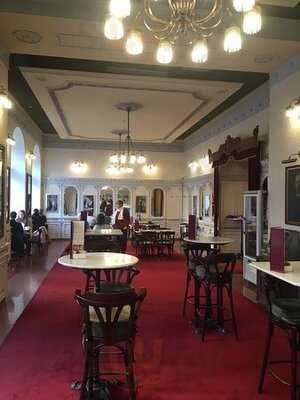 Hauer Cukrászda és Kávéház