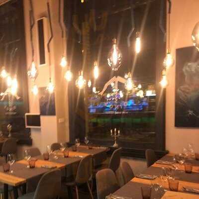 Oinos Winebar Bistrot