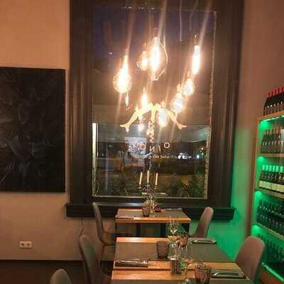 Oinos Winebar Bistrot