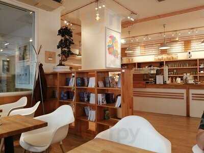 Madal Cafe - Hollán Ernő Utca