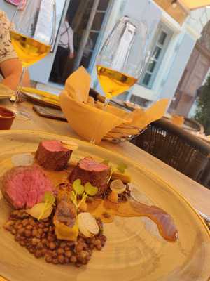 Traktor Restaurant & Bar