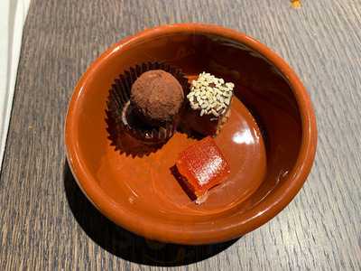 Traktor Restaurant & Bar