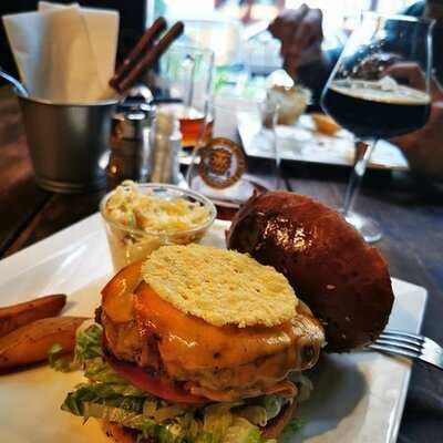 Kandalló Kézműves Pub