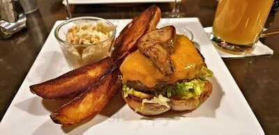 Kandalló Kézműves Pub