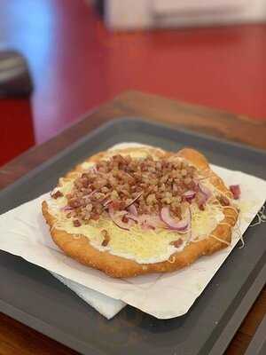 Retro Lángos - Arany János Metró állomás