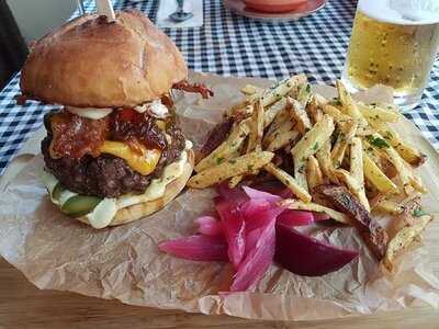 Cafe Delion Bistro & Bar