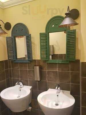 Vakvarjú Csónakház