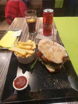 Ring Cafe And Burger Bar