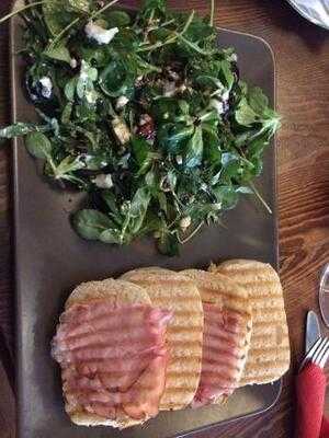 Vinowonka Csokoládé- és Borbár