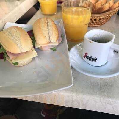 Kamara Café & Bistro