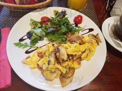 Kamara Café & Bistro