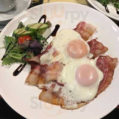 Kamara Café & Bistro