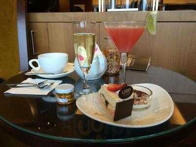 Lobby Cafe At Budapest Marriott Hotel