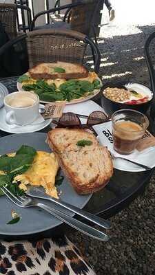 Sonkapult Breakfast Place And Café