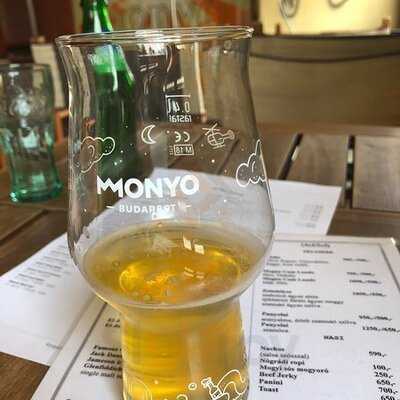 Monyó Café