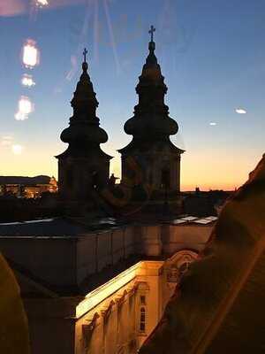 Toprum Skybar & Restaurant