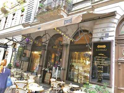 Művész Café & Lounge