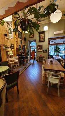 Béla - Bár, Étterem, Lakás, Arborétum