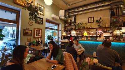 Béla - Bár, Étterem, Lakás, Arborétum