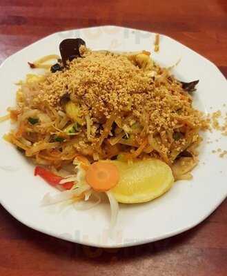 Kis Parazs Thai Soup & Wok Bar