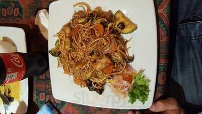 Kis Parazs Thai Soup & Wok Bar