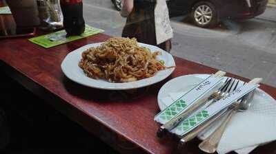 Kis Parazs Thai Soup & Wok Bar