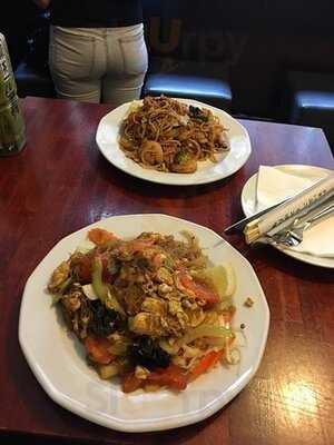 Kis Parazs Thai Soup & Wok Bar