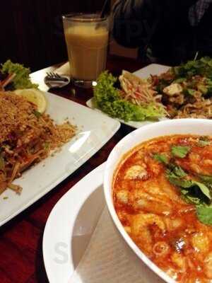 Kis Parazs Thai Soup & Wok Bar