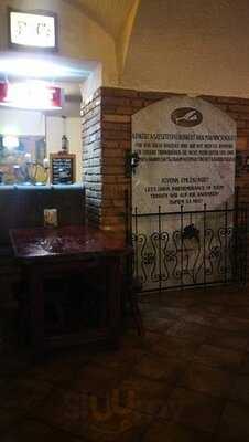 Korcsma Piszkos Fredhez Restaurant And Pub