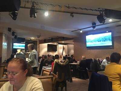 Ypsilon Café Étterem