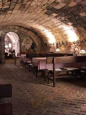 Borköltők Társasága Pince Étterem