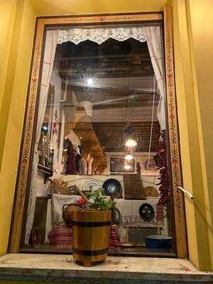 Lóca Vendéglő - Famous Hungarian Food & Wine