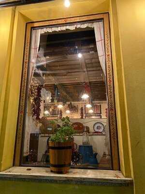 Lóca Vendéglő - Famous Hungarian Food & Wine