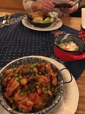 Lóca Vendéglő - Famous Hungarian Food & Wine