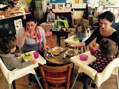 Hellóanyu Családbarát Közösségi Tér és Kávézó