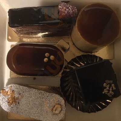 Zazzi Cukraszda Es Kavezo