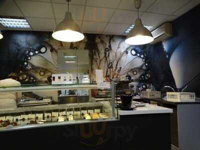 Zazzi Cukraszda Es Kavezo