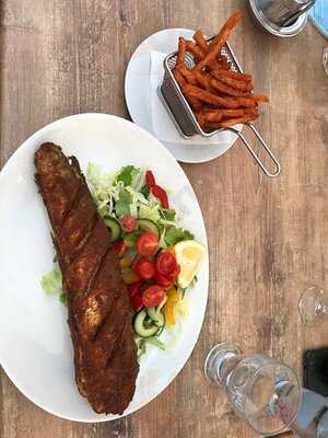 Vakvarjú Beach Bistro