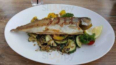 Vakvarjú Beach Bistro