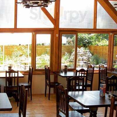 Tavacska Pizzéria, Grill és Kávézó