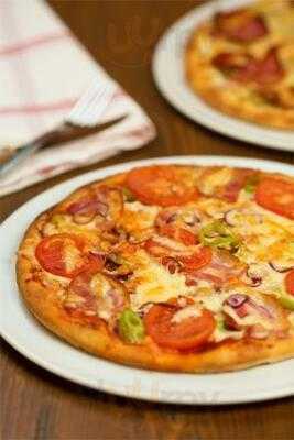 Cayman Etterem Es Pizzeria